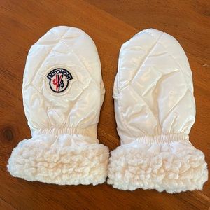 NWOT Moncler infant mittens